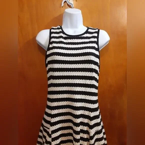 Banana Republic Women's Dress - Picture 2 of 5